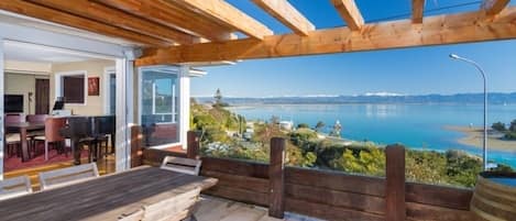 Seaside Manor, Nelson Holiday Home