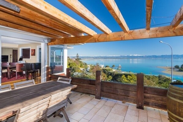 Seaside Manor, Nelson Holiday Home