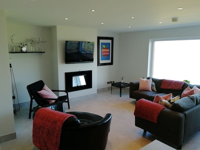 Penthouse Apartment Overlooking Royal Portrush - Walking Distance to Town. 