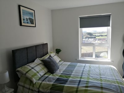 Penthouse Apartment Overlooking Royal Portrush - Walking Distance to Town. 