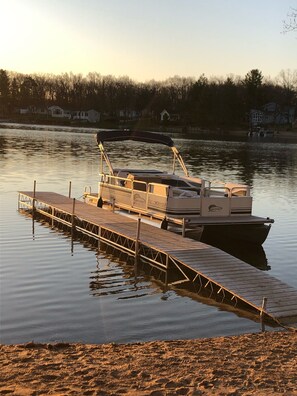 Available to rent (May-Sept). Max 10 people, 25 hp motor.