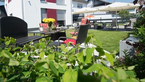 Fewo 2 a: mit Süd- Balkon zum Garten + Garten-Mitbenutzung mit Grillplatz