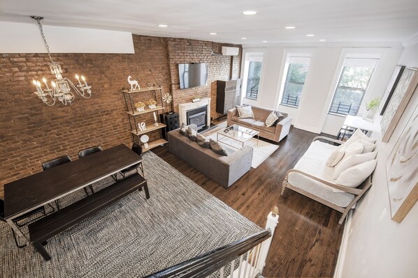 Living Room with Daybed and Desk