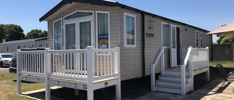 8 berth accommodation at Hopton Holiday Village.