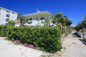 Deluxe apartment first row on the beach 