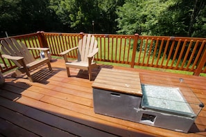 200 sq ft deck w/ fire pit and Adirondack chairs