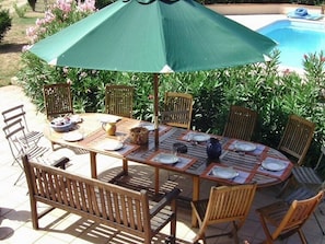 Outdoor dining