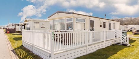 Perfect for seaside break with the beach only a 5 minute walk away!
