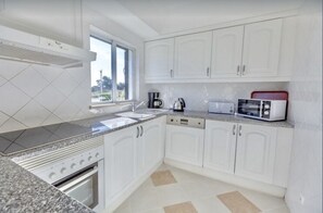 Fully Fitted Kitchen with dishwasher/ oven + hob / microwave / washing machine /