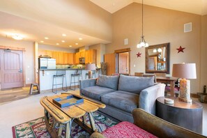 CAT_401-print-026-021-Living Room-3214x2143-300dpi_1