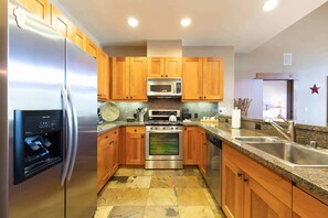 CAT_401-print-021-023-Kitchen-3360x2240-300dpi_1