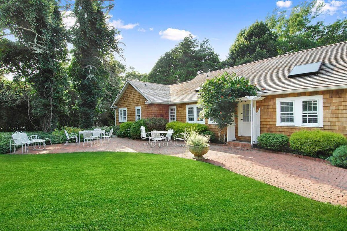 Luxury Compound – Tennis /pool/Guest House/walk to beach and town