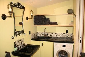 Bathroom / Laundry