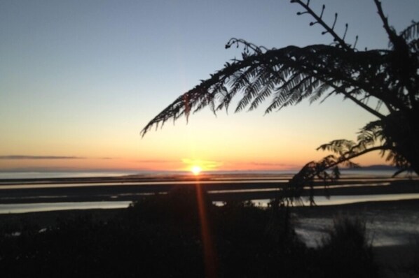 Watch the sunrise over the sea from bed