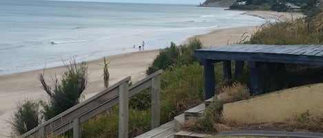 Wainui Absolute Beachfront Studio Unit