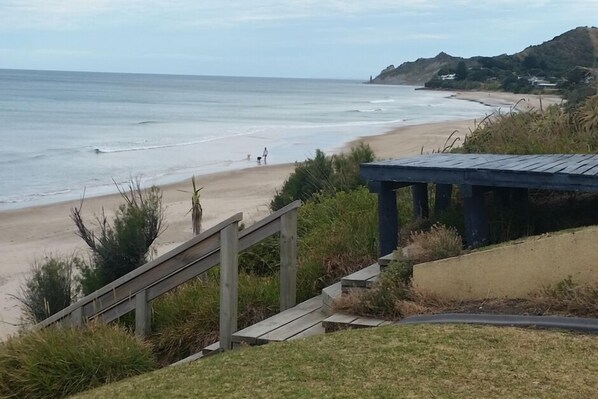 Wainui Absolute Beachfront Studio Unit