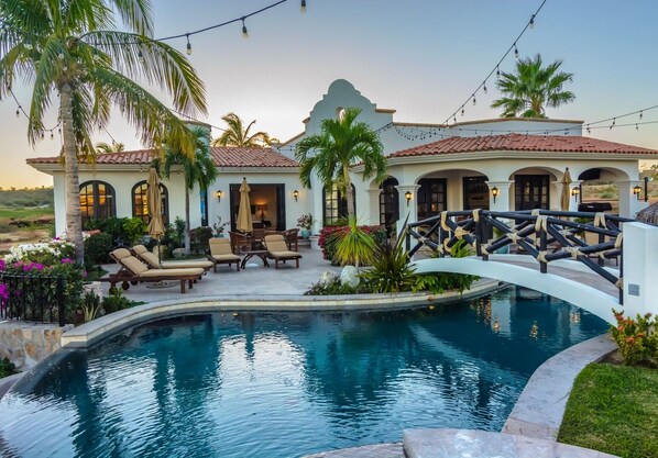 Backyard with pool and swim up bar