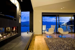 Living room with firepalce