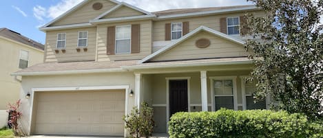 Welcome to your spacious home away from home, with ample room for the whole family and a beautifully maintained yard.