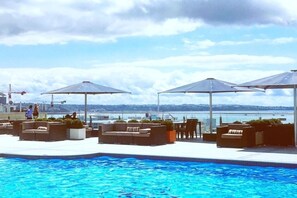 The best resort style pool overlooking Auckland Harbour in CBD is available for your use