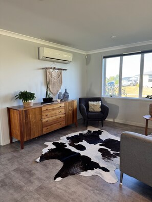 Second lounge