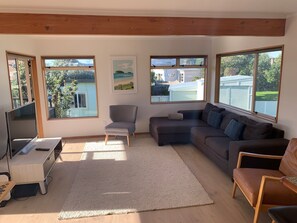 Sunny Lounge