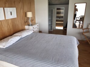 Upstairs bedroom (main)