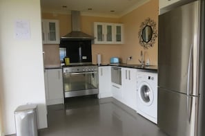 Full kitchen