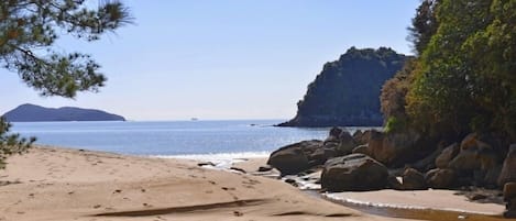 Ngaio Beach House, Nelson Tasman Holiday Home