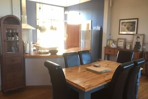 Kitchen / dining