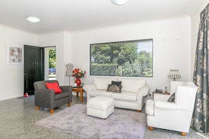 Lounge/Entry