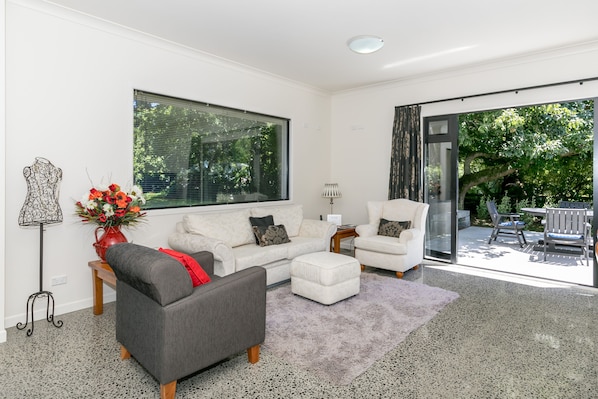 Lounge/Patio