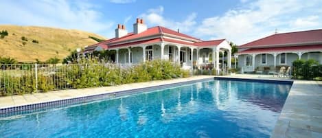 Cape South homestead & cottage from the pool