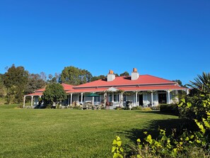 Cape South Homestead from the lawn