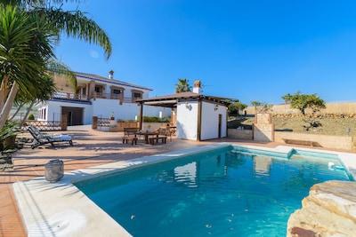 OFFER! Magnificent Villa for 9 people near the best beaches