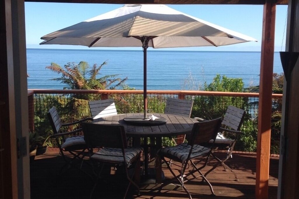 Stunning sea views, sunsets in a cosy holiday home suitable for families/couples
