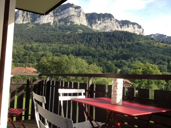 Vue sur les Mémises
