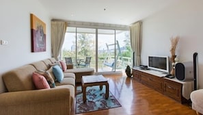 003 San Ploen 2br beachfront 562