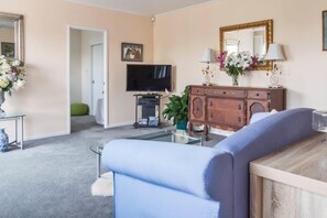 Living area to master bedroom