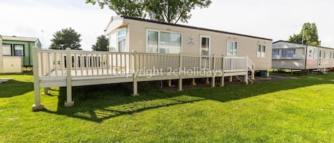 Large outside decking area, perfect for families and dogs!