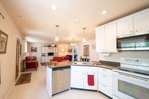 No need for take out with this fully stocked kitchen.