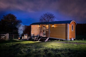 Teasel - perfect for cosy stays and a spot of stargazing