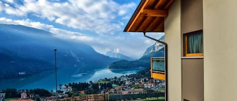 vista sul lago dal lodge