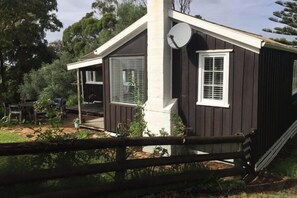Entrance to Fig Tree cottage