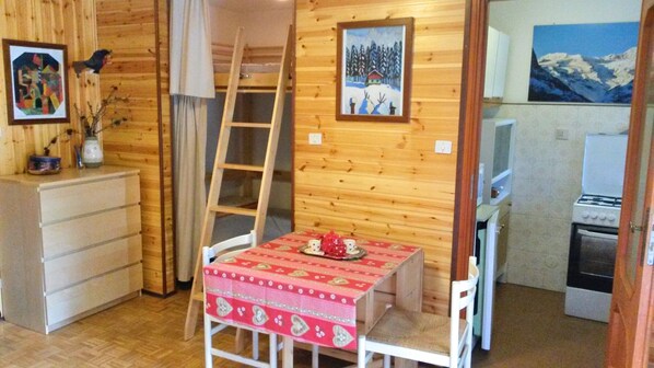 Living room(table extensib 6 pax).On the right kitchen & left 2 double bunk beds