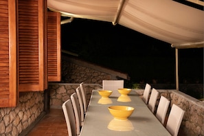 Outdoor dining