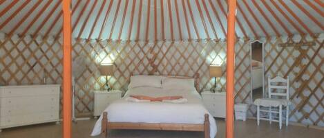 Romantic Yurt , ideal for couples or families.