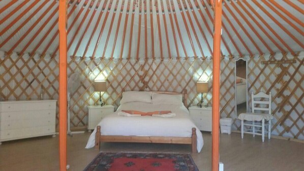 Romantic Yurt , ideal for couples or families.