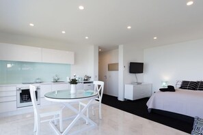 Spacious studio space with annexe
