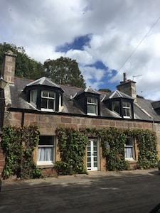 Traditional stone cottage in the heart of Dornoch